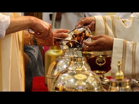 Video: ¿Por qué se usa el aceite de crisma en el bautismo?
