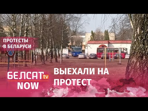 Автозаки выезжают с