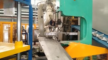 Gate Cutting Machine Solution at Die casting Material using Robot