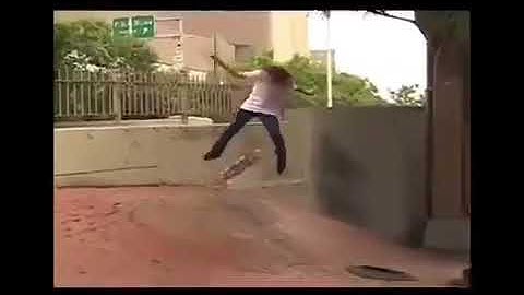 Andrew Reynolds and Erik Ellington - Brooklyn Banks - New York City Skateboarding