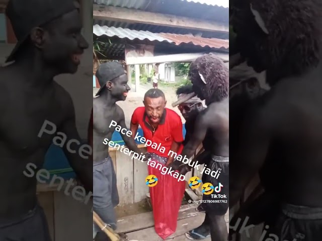 Viral || Reaksi Bapa-bapa saat ada santa claus ||  komedi anak papua Desember 2022 class=