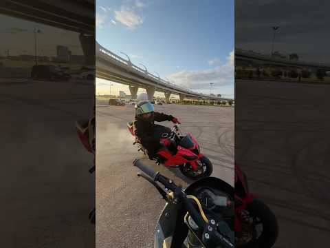 Дрифт или бернаут ?? #moto #drift #burnout #stunt #мото #стант #дрифт #бернаут