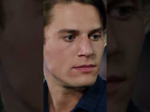 ترى الفتاة الرجل الذي تحبه أثناء تقبيله مع امرأة أخرى الحياة أحيانا حلوة 