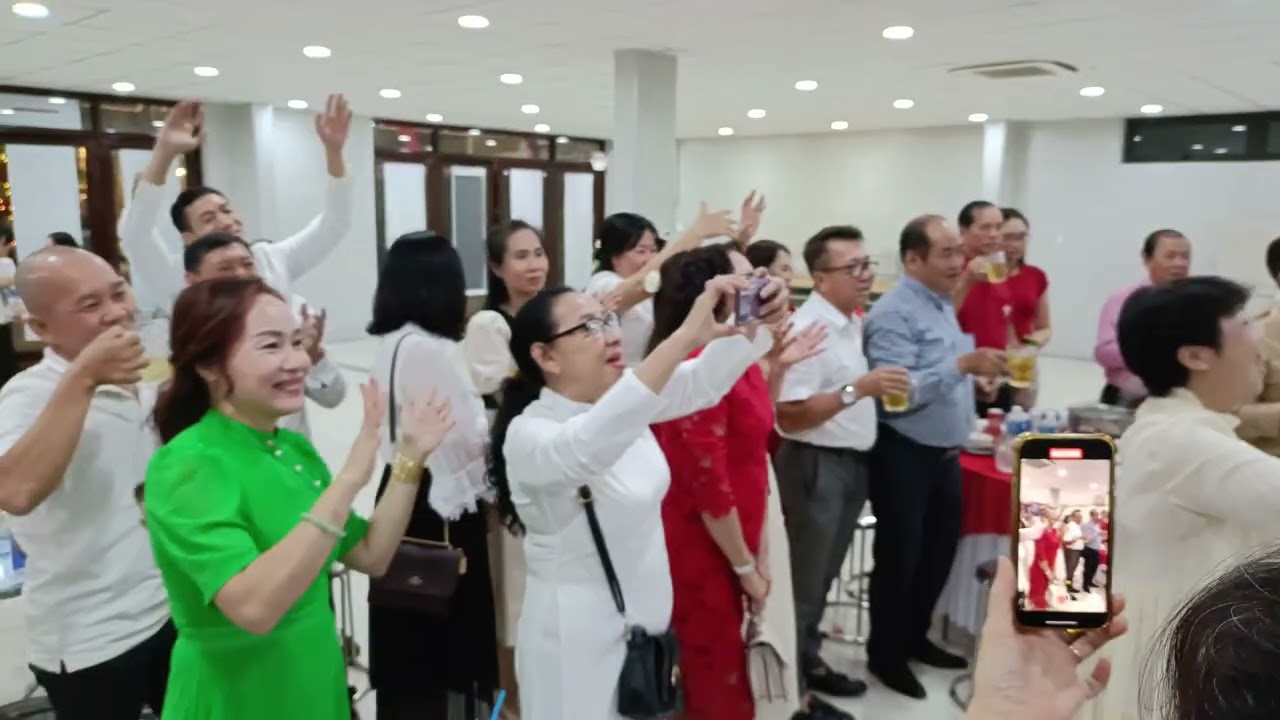 LY RƯỢU MỪNG ( Phạm Đình Chương) Trình bày: Cha Chánh xứ & CĐ Hiển Linh 