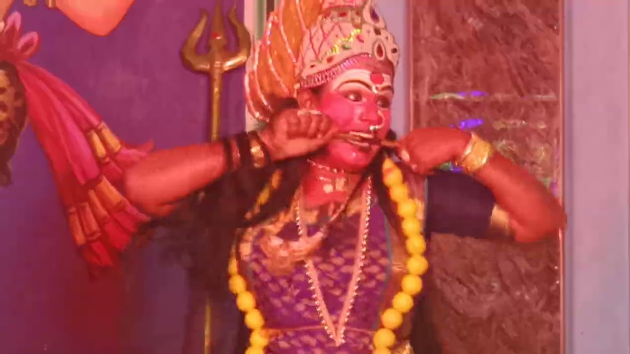 பயந்தவர்கள் பார்க்க வேண்டாம் | மண்டை ஓட்டை கையில் ஏந்தி ஆடும் மயானக்காளி பயங்கரம் | பூசாரிப்பாட்டு