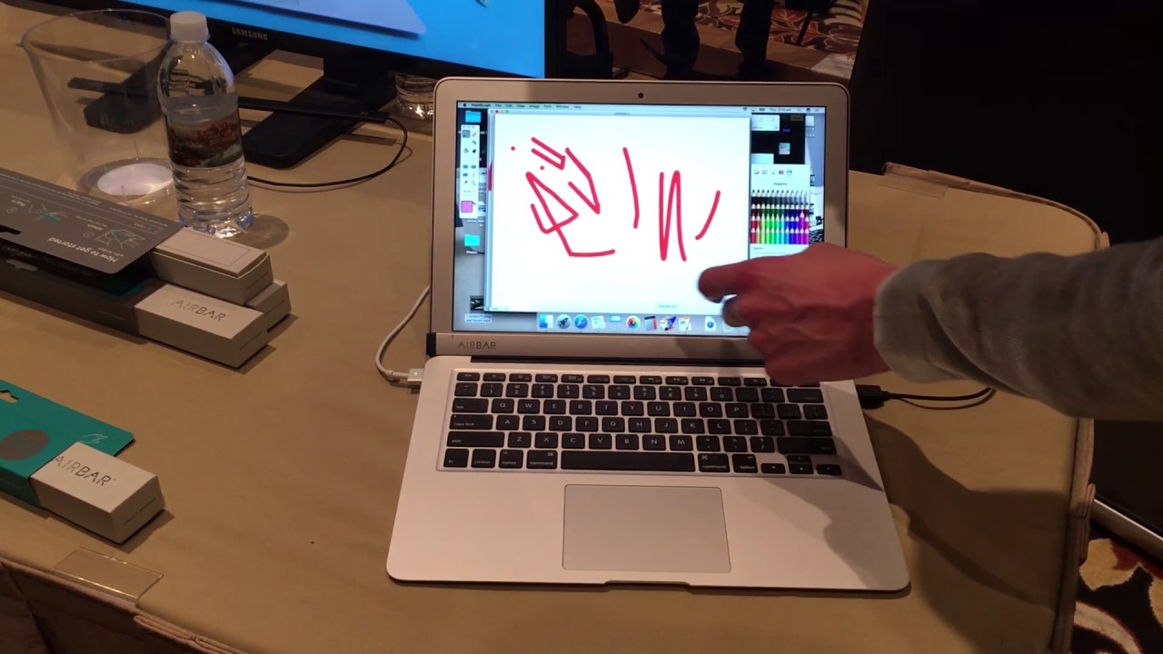is the air laptop mac touch screen