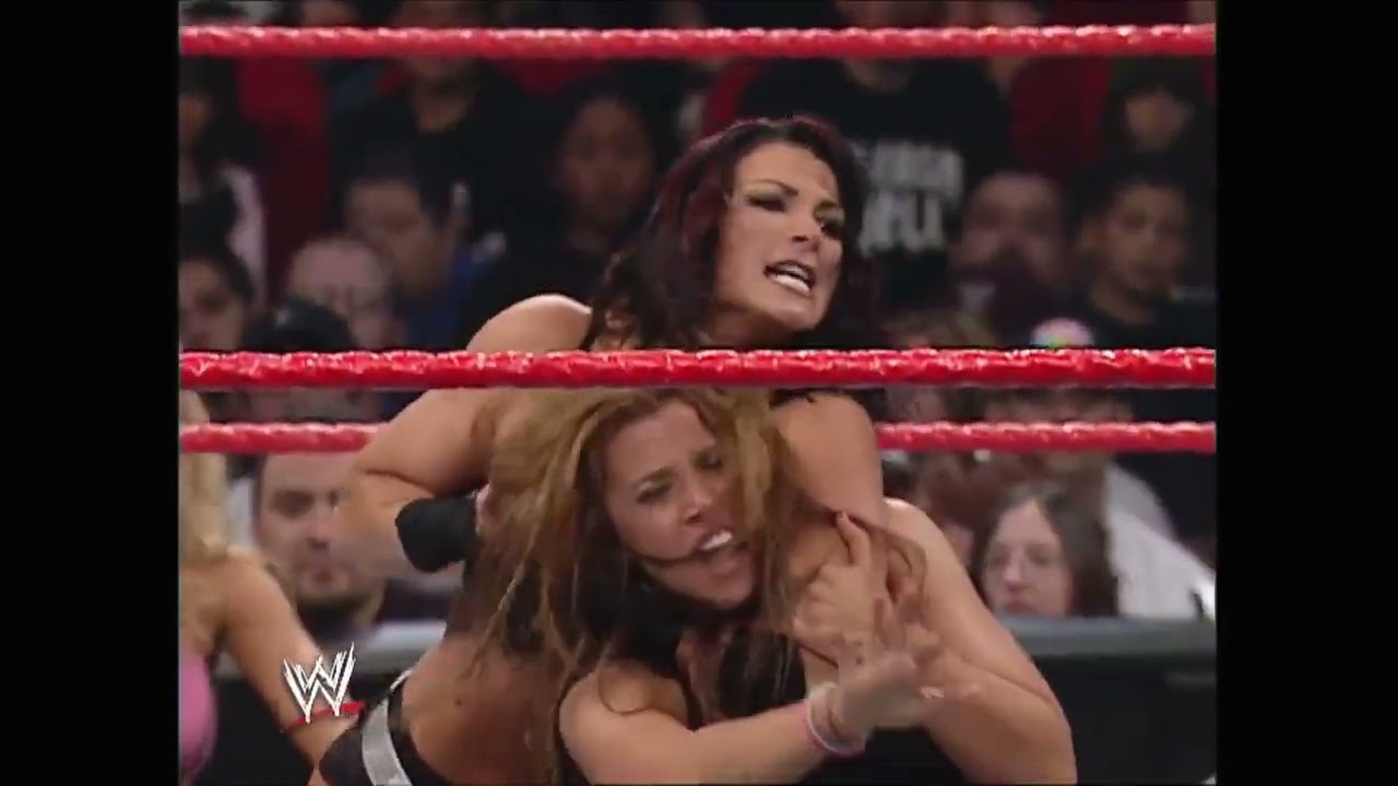 2005 10 24 RAW Mickie James vs Victoria - YouTube