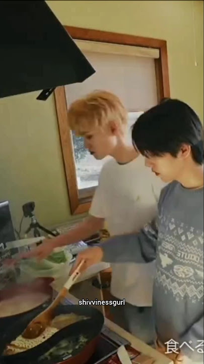 Renjun masak ramyeon gantiin Haechan 🤣🦊 #renjun #nctdream