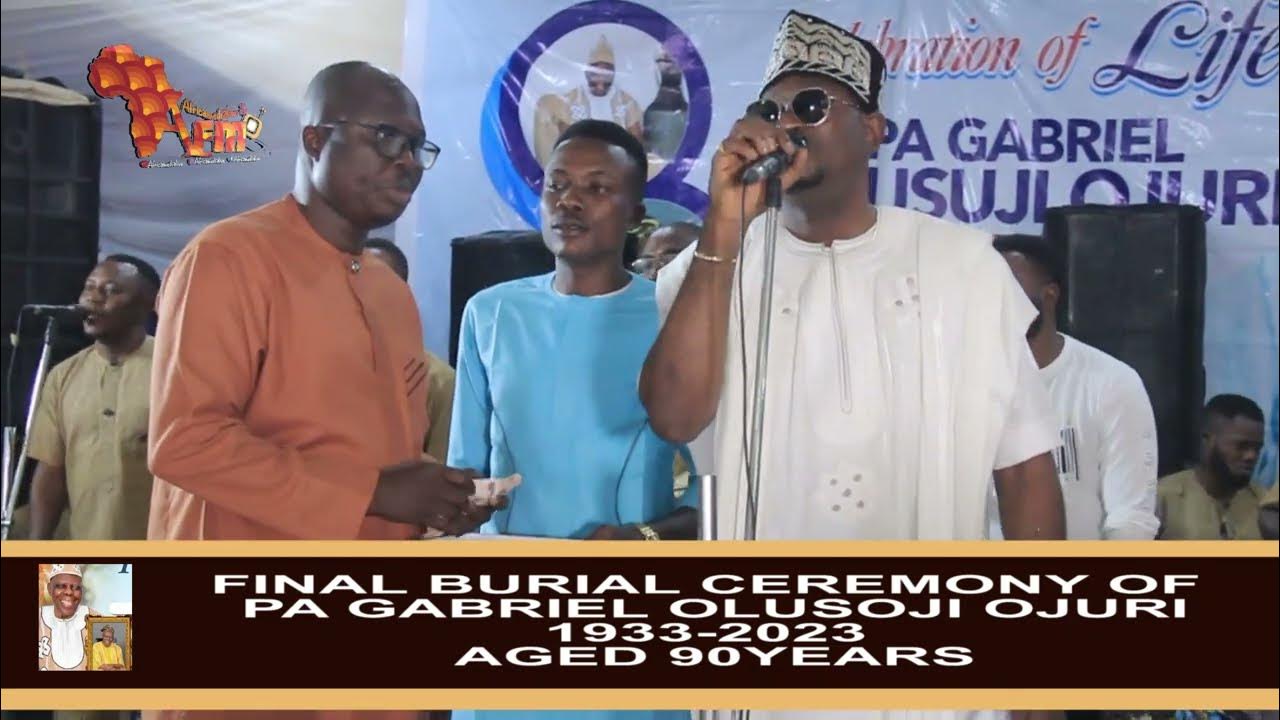 BOLAJI AMUSAN MR LATIN SPRAY MONEY ON ALAYO SINGER ON STAGE YouTube