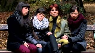 Video thumbnail of "Lisa, Femke & The Big Sisters - Hoe Moet Ik Verder"