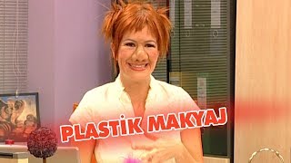 Yaprak plastik makyaj yapmayı öğreniyor - Avrupa Yakası