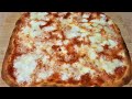 PIZZA BASSA IN TEGLIA CON CORNICIONE CROCCANTE - PIZZA FATTA IN CASA- FACILISSIMA, SENZA IMPASTARE