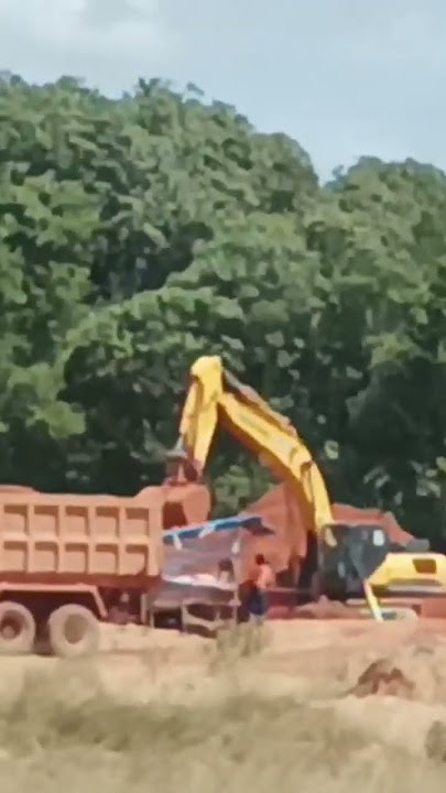 dumptruck antri bongkar muatan bauxite ke dalam tongkang. #juankztech #channel #op 👇👇👇