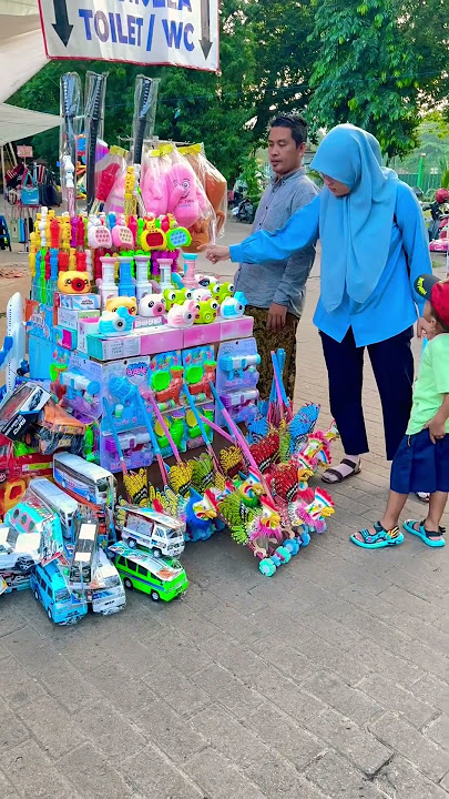 The moment Cipung cried and asked to be bought a Power Rangers toy car
