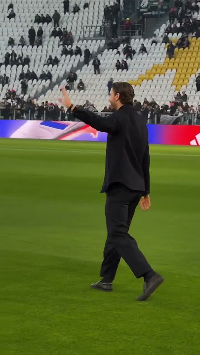 When you see your idols… 😍🥰 | #juventuscagliari #seriea #football