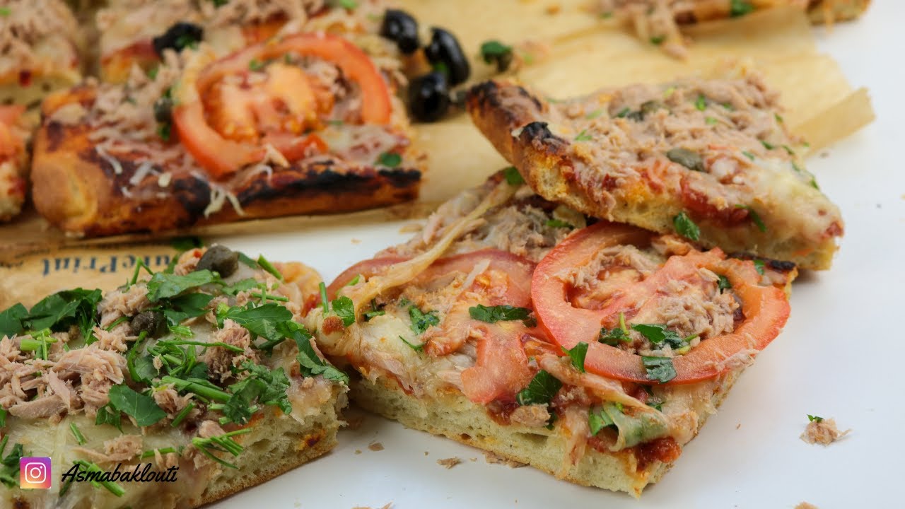 بيتزا بحجم عائلي  بصلصة عجيبة بعجينة ناجحة ساهلة وسريعة 👌 Recette pizza tranche