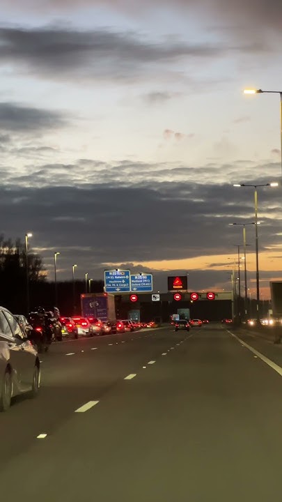 m4-traffic-exit-to-m25-towards-heathrow-terminal-5-youtube
