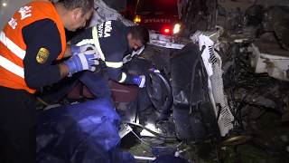 Feci Kaza Kamyon Ile Otomobil Çarpıştı 2 Kişi Öldü 1 Yaralı