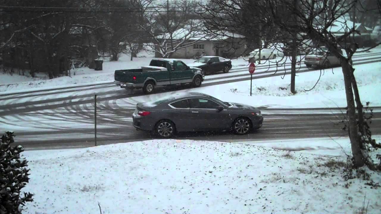 Snow in Oxford,Al 1/28/14 Pt.9