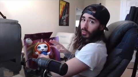 penguinz0 hits himself in the balls