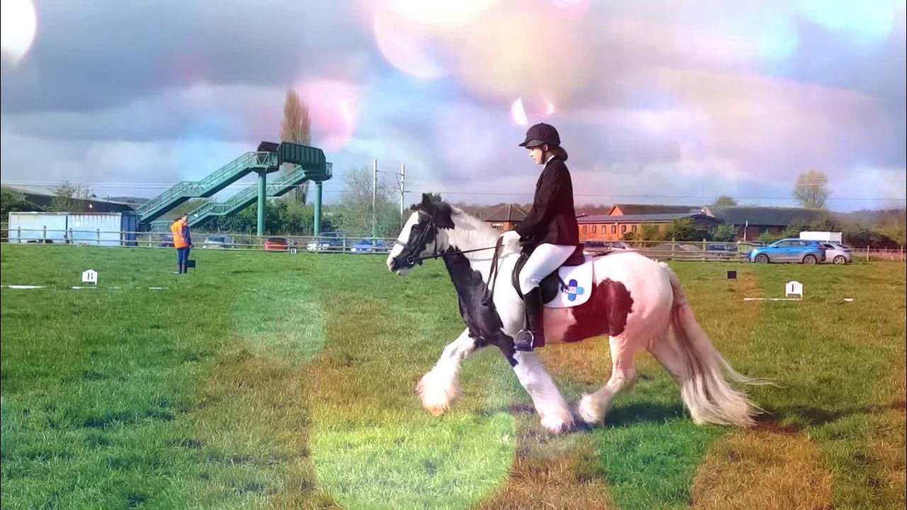 Dancing in the dark, with you between my arms YouTube