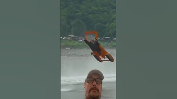 Hydroplane maakt een backflip en landt #boot #race