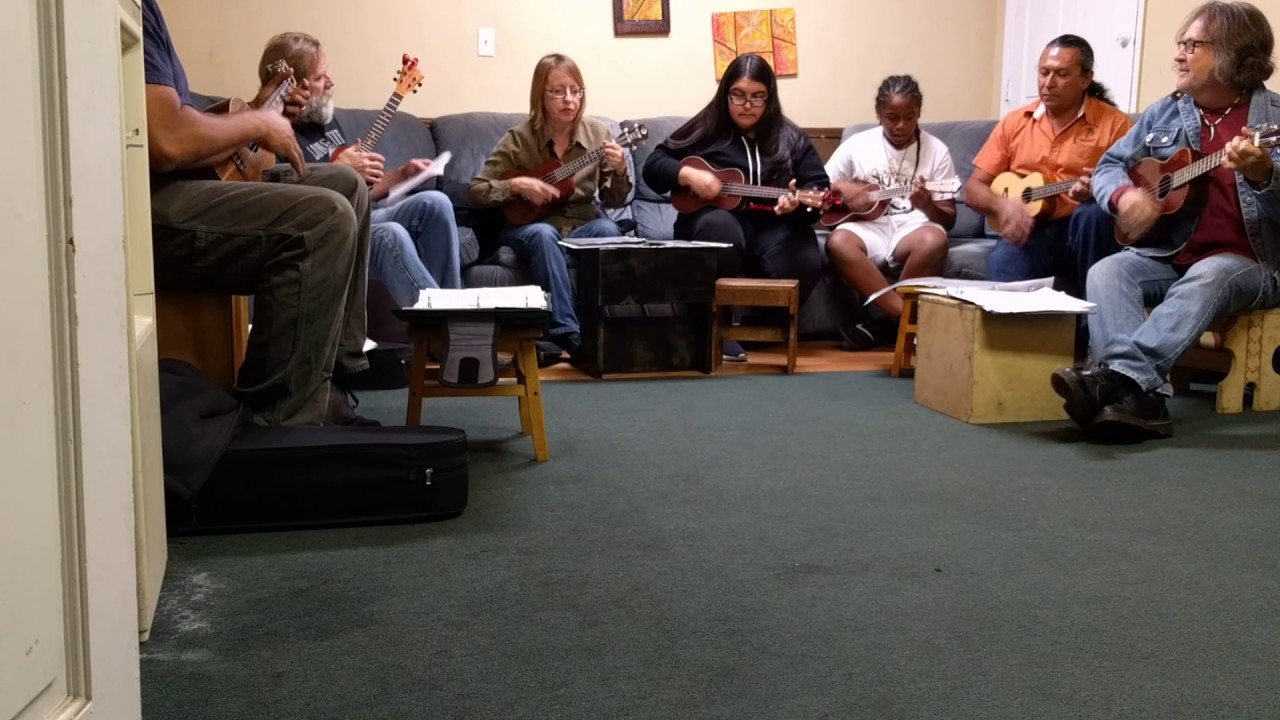 Polynesian Club of Fresno ukulele group singing Wagon Wheel. YouTube