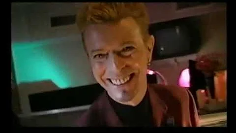David Bowie demonstrates how LITTLE WONDER will so...