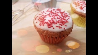 Simple Icing Glaze for Cakes, Cupcakes and Donuts! ❤