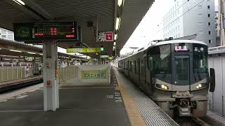 227系が、奈良駅を発車。