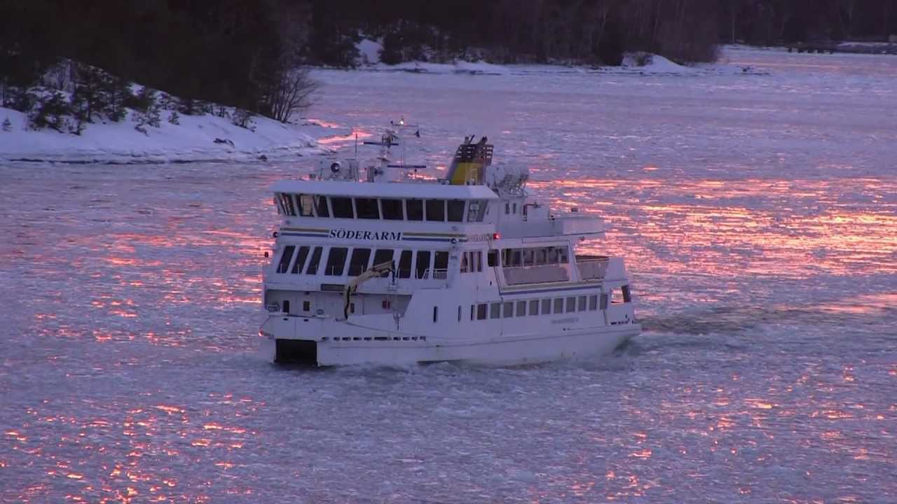 Waxholmsbolaget M/S Söderarm i Vinterskrud - YouTube