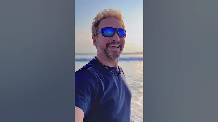 ELVIS Cover Live at The Beach of Florida.