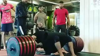 Hip thrust (270kg)