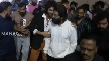 Allu Arjun and Vijay Devarakonda Grand Entry @ Pushpaka Vimanam Trailer Launch Event
