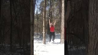 Подтягивания в лесу после зимней спячки.../59 лет, вес 95 кг/