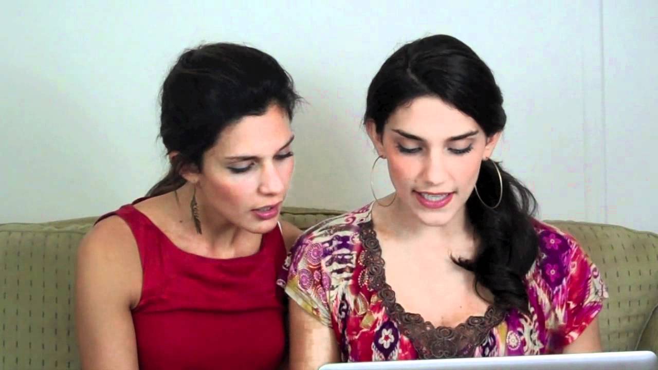 The Kissters Show - Couch Comments Yay!