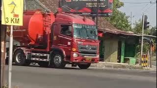 lihat suasana di lampu merah Jiwan madiun