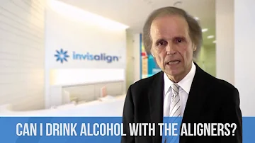¿Cómo se sale con alcohol con Invisalign?