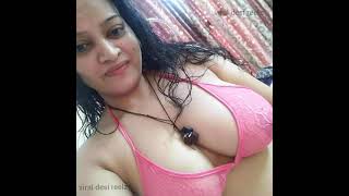 Desi housewife's bhabhi hot at home with sexy cleavage show #viraldesireelz || Viral Desi Reelz