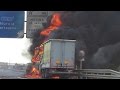 CAMION ARDIENDO CON RESCATE DE BOMBEROS Y GRUAS LA VARIANTE. Rápido y efectivo