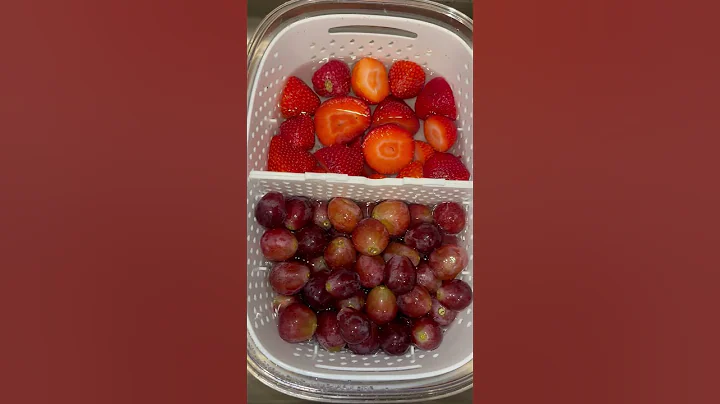 Say goodbye to soggy salads with these amazing drainable food storage containers!