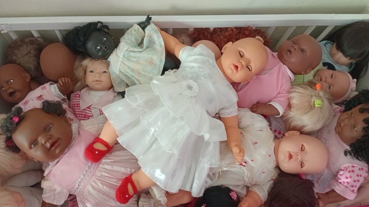 ESSE BERÇO GUARDA HISTÓRIAS, RECORDAÇÕES E BONECAS RARAS