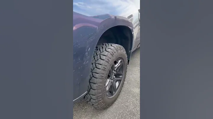 3.0 Duramax with exhaust overshadowed by straight piped LBZ