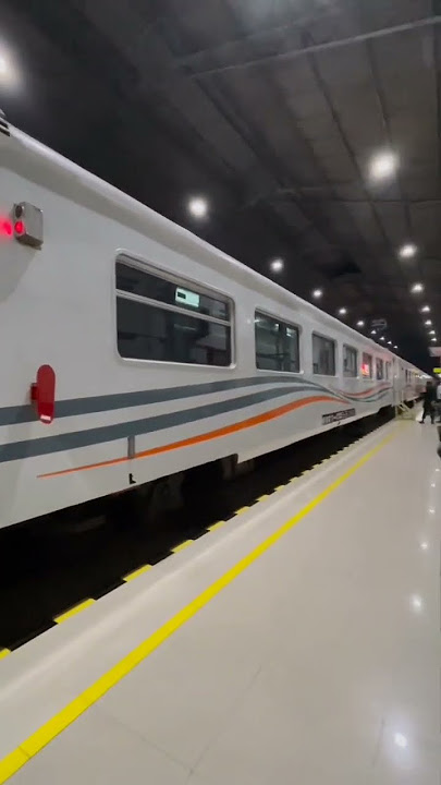 suasana malam di stasiun | video mentahan stasiun #stasiun #shorts #indonesia