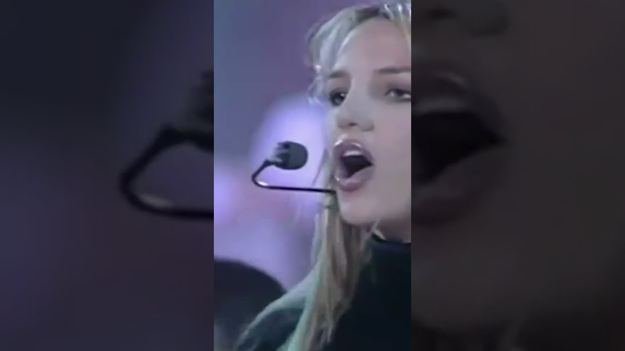 Britney Spears – Baby One More Time (Live on Música Sí, Spain, 1999) ✨