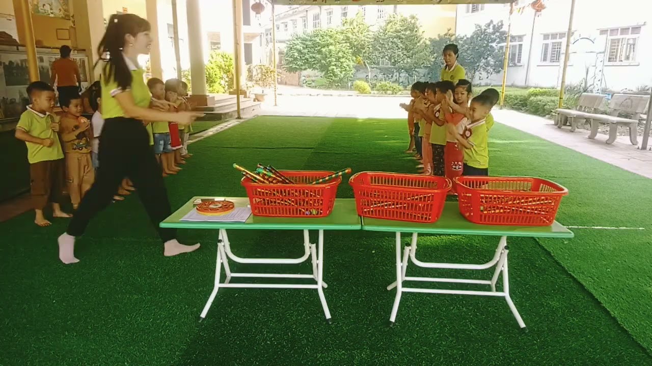 PTVD ném xa bằng 2 tay