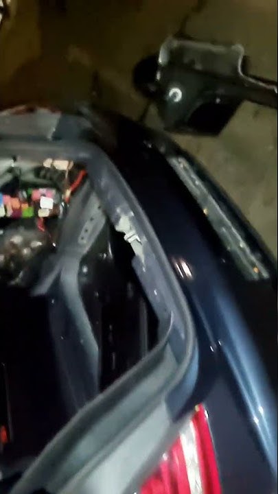 akb , battery где находяться аккумуляторы в mercedes w217 cupe s - YouTube