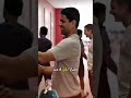 ناصر الخليفي يعطي الهدايا للاعبين بعد الإنتصار على ريال مدريد 