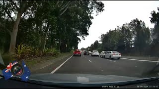 Aussiecams - Ambulance under lights and sirens - then this happens! Sydney