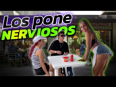😁Mesera coqueta los pone nerviosos - BROMA